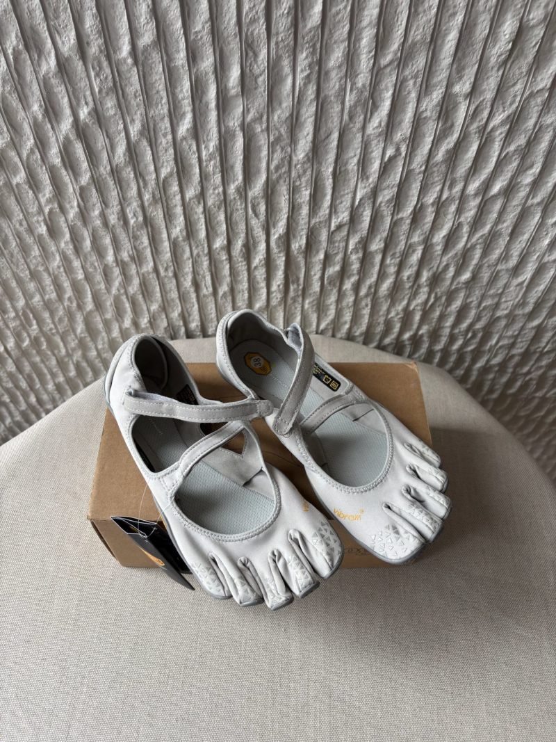 Женские пятипалые туфли Vibram