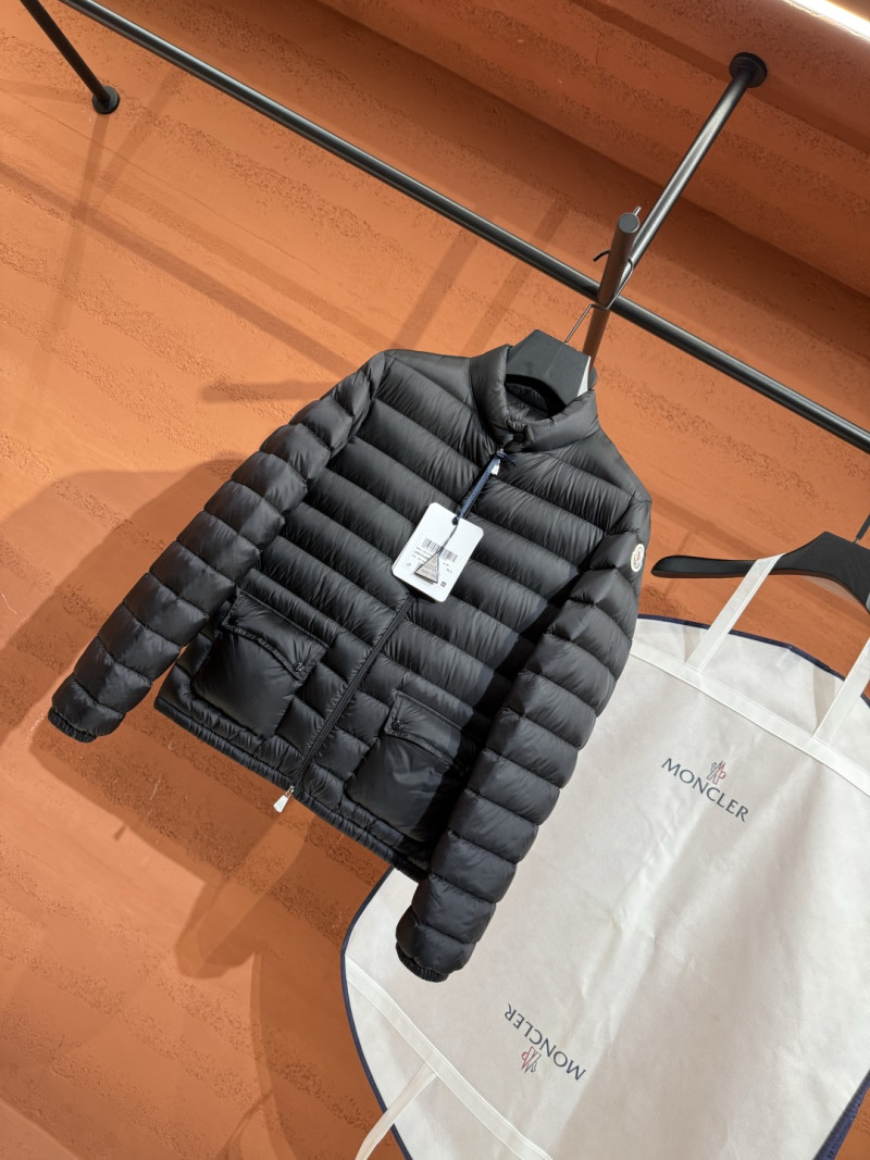 Пуховик Moncler