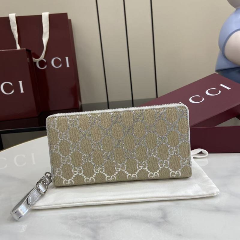 Кошелёк Gucci с монограммой и ремешком