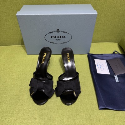 Черные женские мюли Prada с бантом