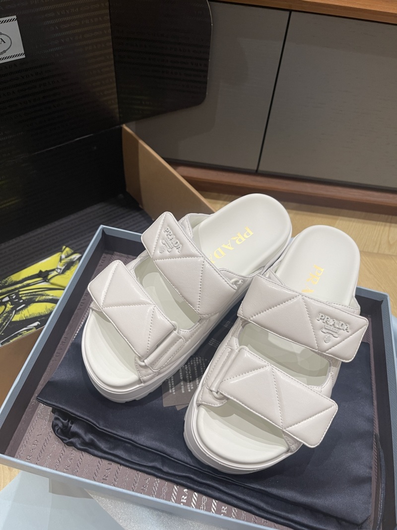 Шлепанцы на толстой подошве Prada