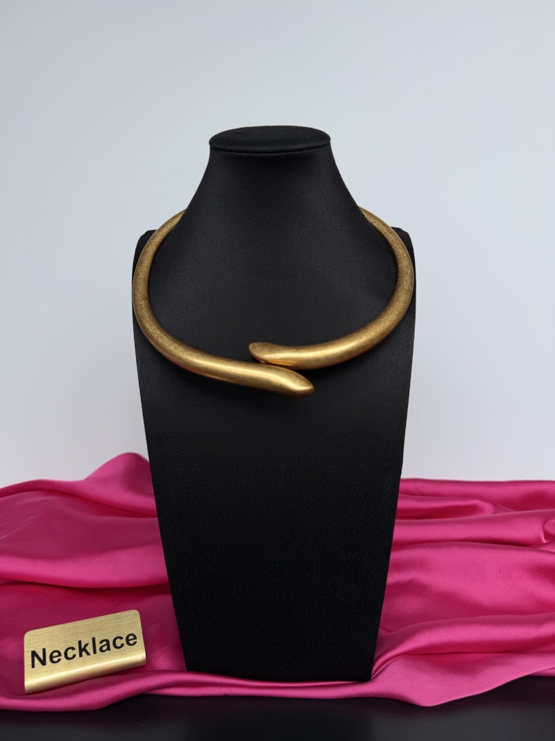 Золотистое колье в виде змеи Schiaparelli