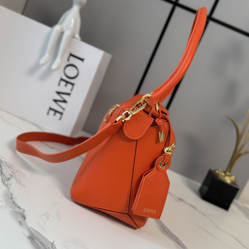 Сумка Loewe с геометрическим дизайном