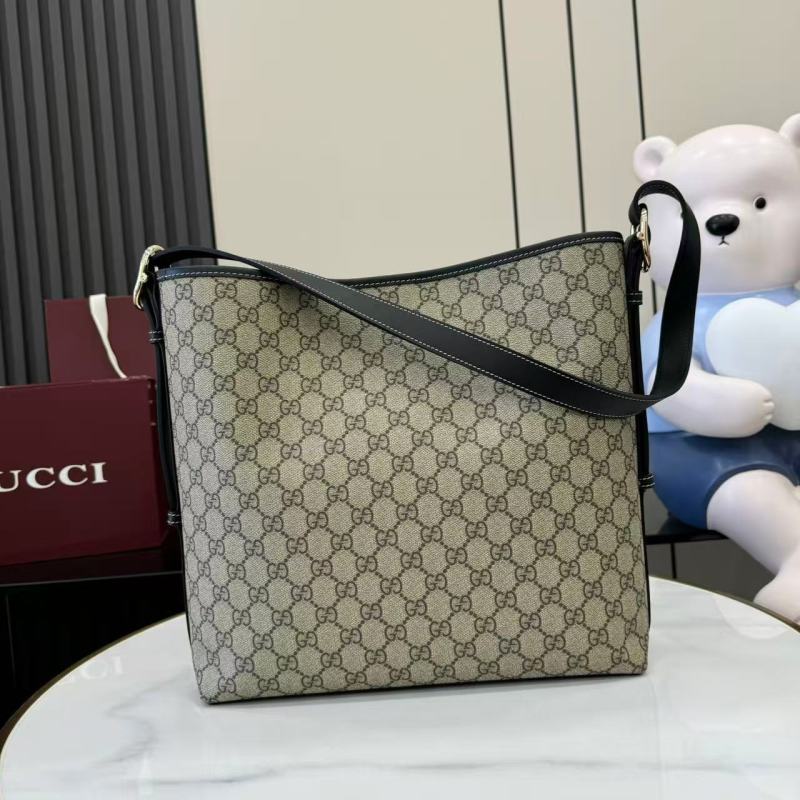 Сумка Gucci с монограммой и кожаной отделкой
