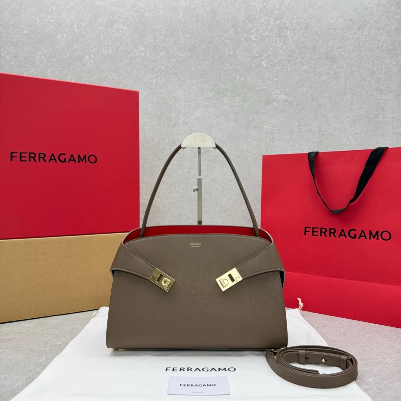 Сумка Ferragamo Hug Medium