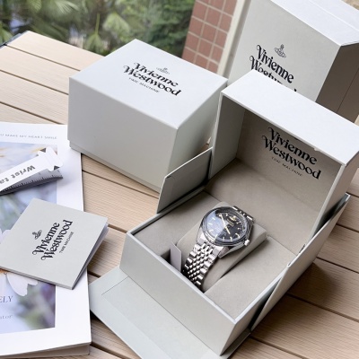 Часы Vivienne Westwood