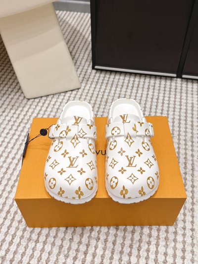 Сабо Louis Vuitton с монограммой