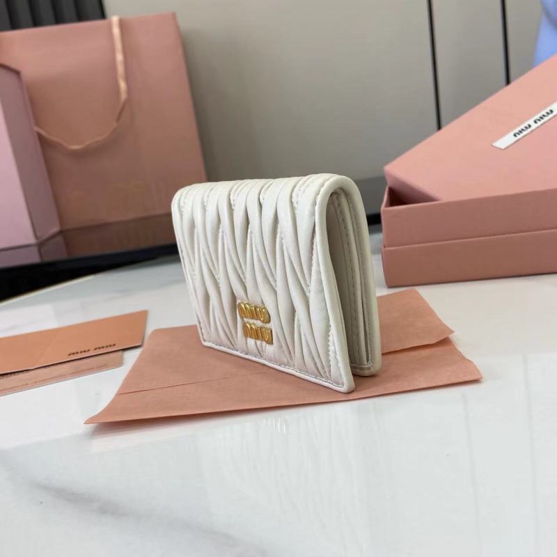 Кошелёк Miu Miu с золотым логотипом