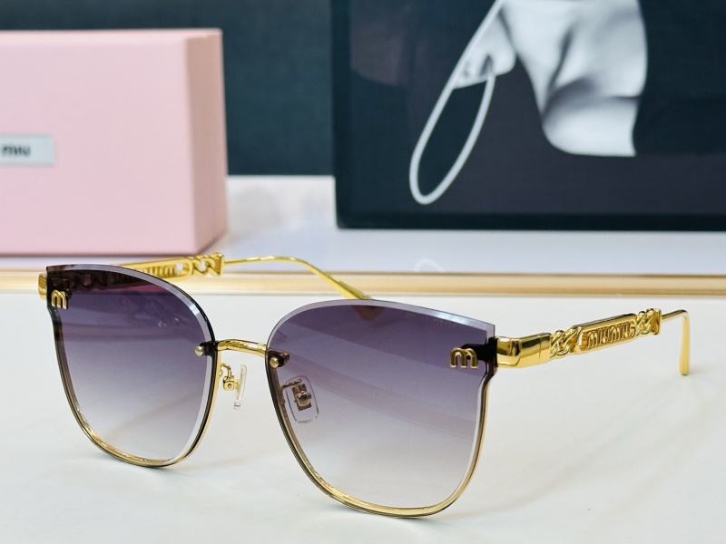 Солнцезащитные очки Miu Miu