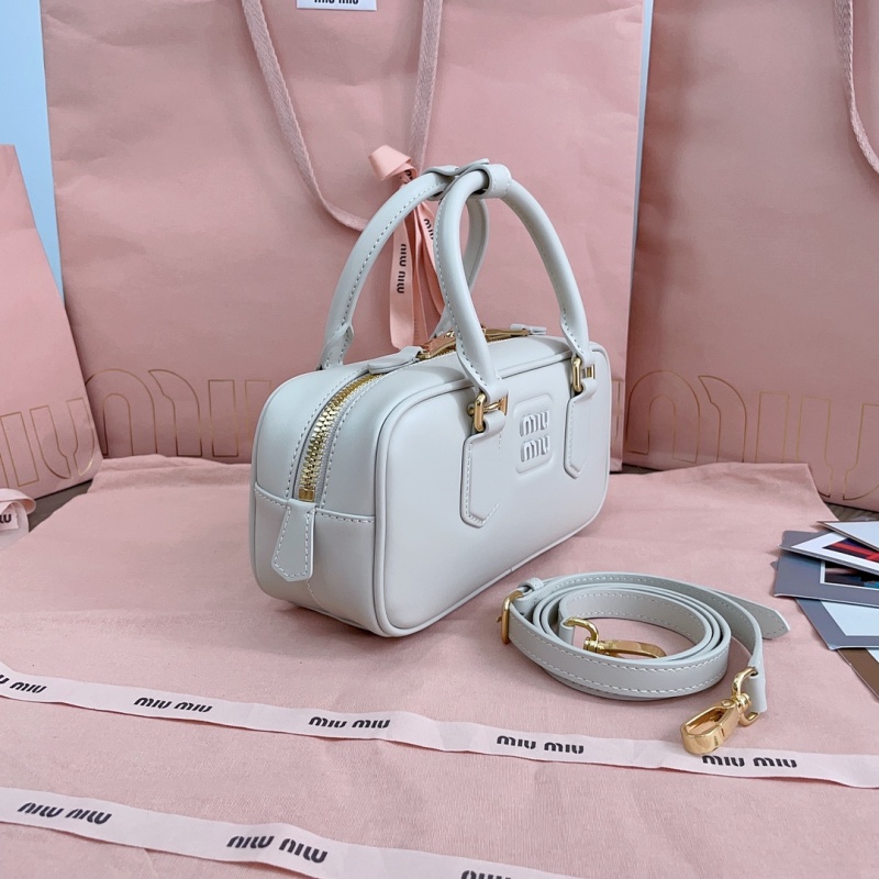 Сумка Miu Miu, модель Bowling Bag, цвет ледяной синий