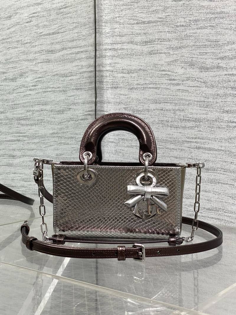 Сумка Dior Lady Dior с металлическим блеском
