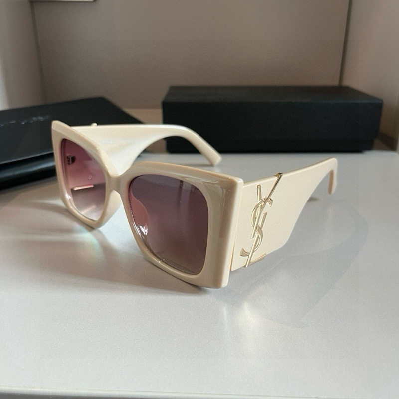 Солнцезащитные очки YSL Saint Laurent