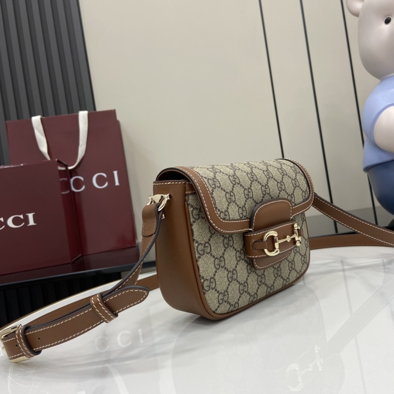 Сумка Gucci с монограммой и пряжкой
