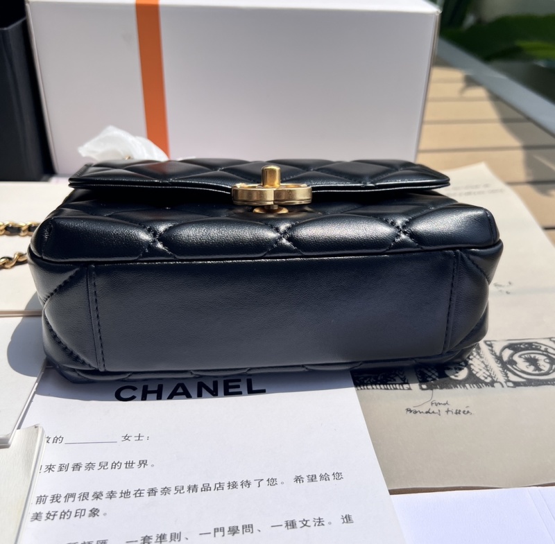 Сумка Chanel черная с жемчужным декором
