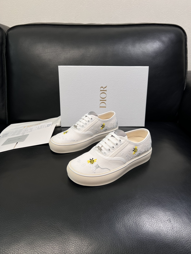 Кроссовки Dior с вышивкой