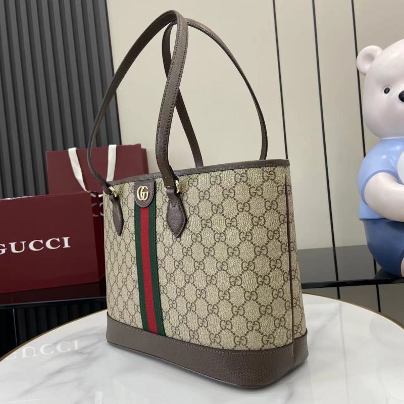 Сумка Gucci с монограммой и красно-зеленой полосой