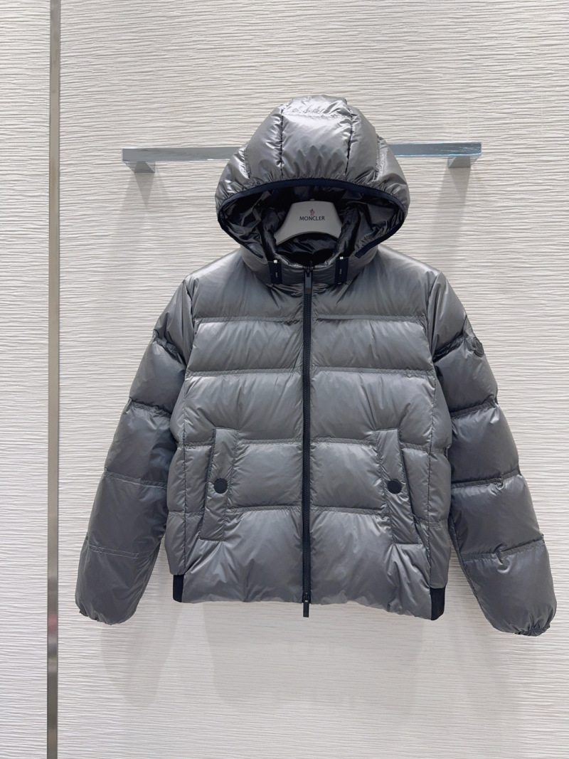 Пуховик Moncler