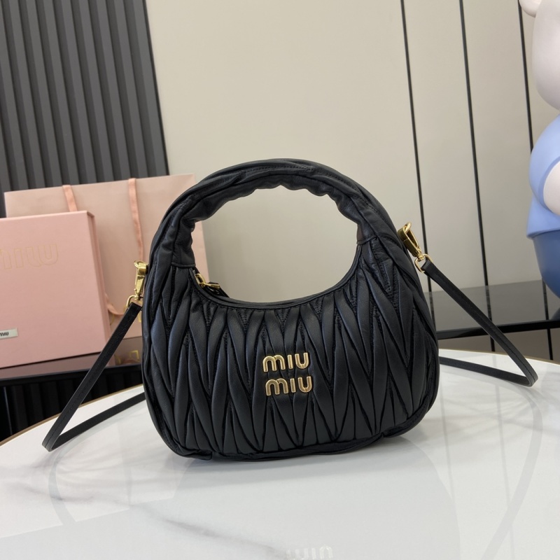 Сумка Miu Miu черная стеганая