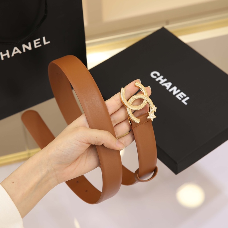 Женский кожаный ремень с декоративной пряжкой Chanel