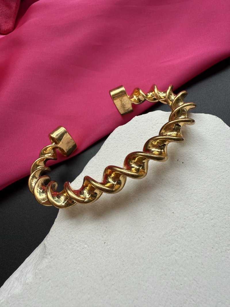 Золотистый браслет с витой цепочкой Schiaparelli