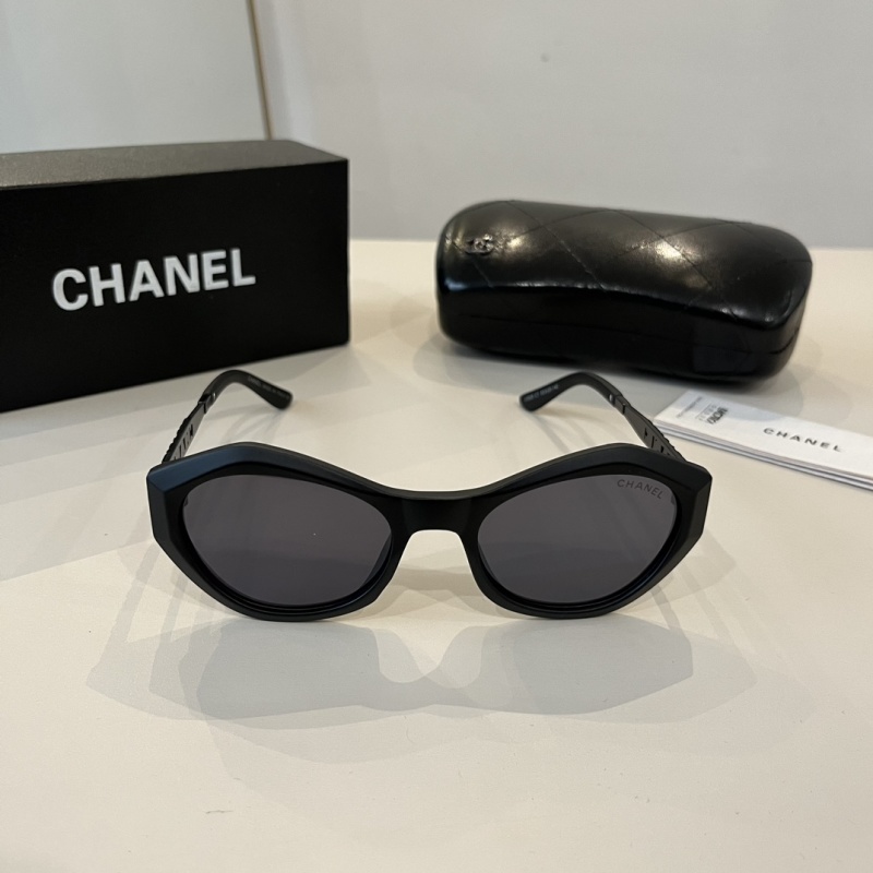Солнцезащитные очки Chanel