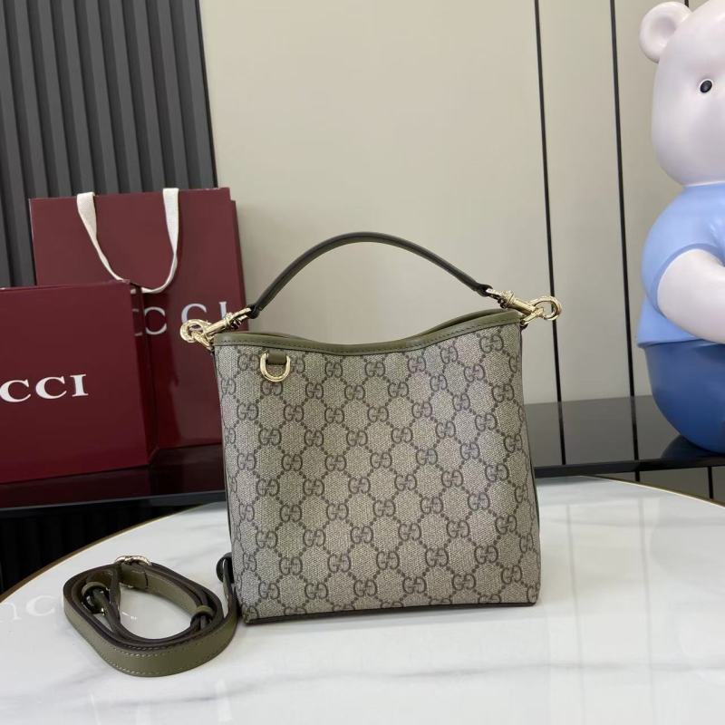 Сумка Gucci с монограммой и ремешком