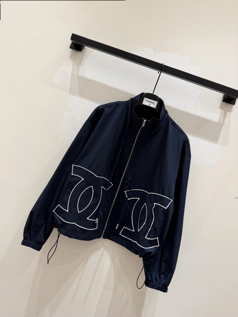 Куртка Chanel с контрастной вышивкой