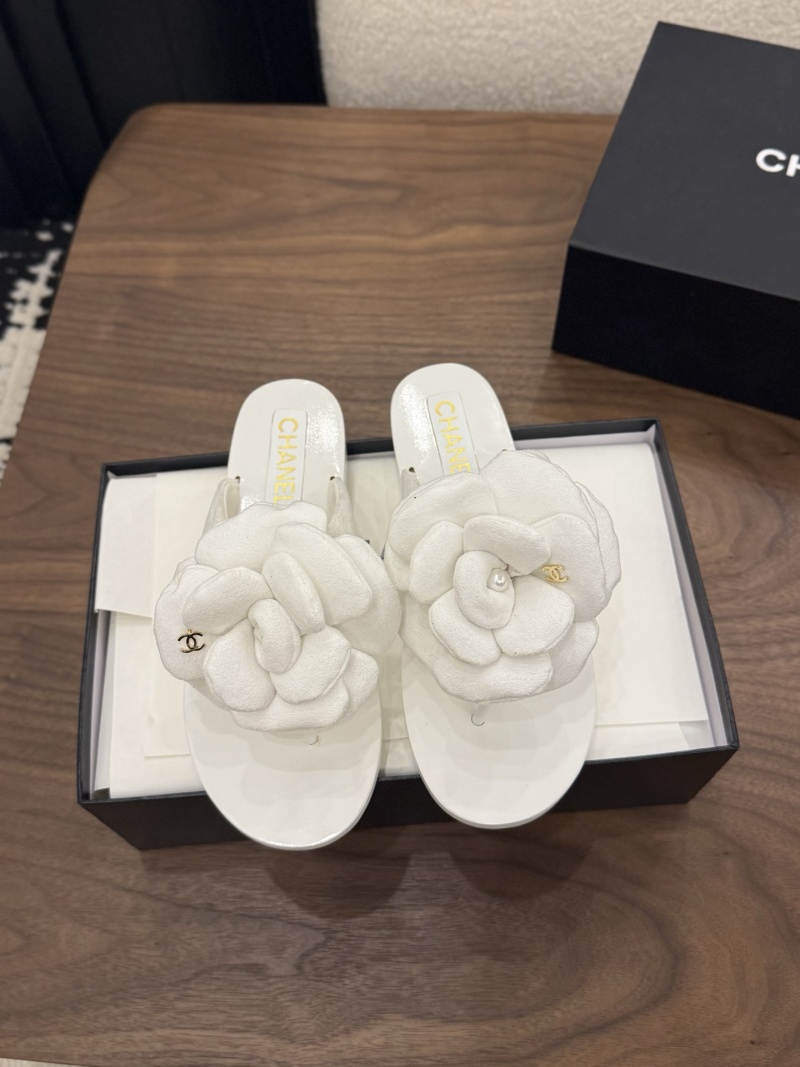 Шлёпанцы Chanel с цветком камелия