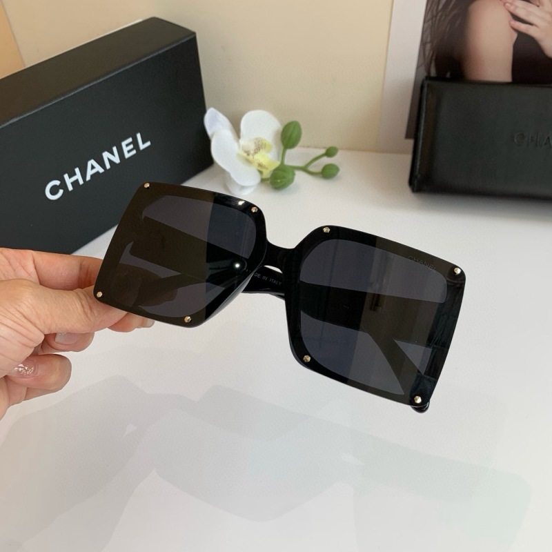 Солнечные очки Chanel