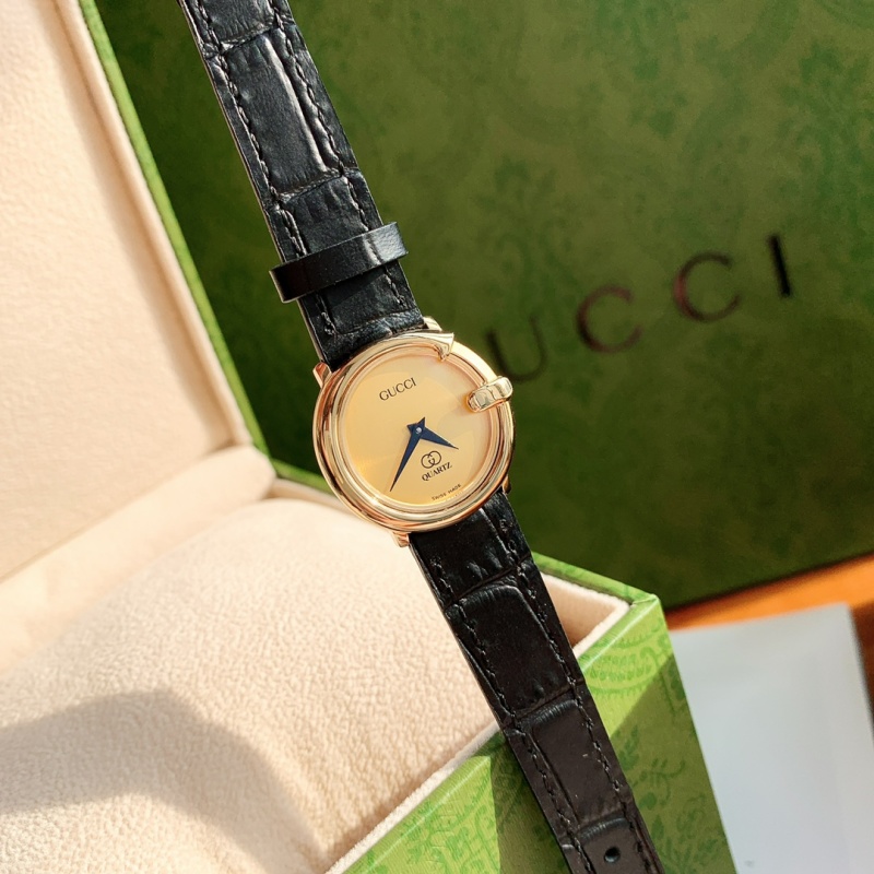 Часы Gucci
