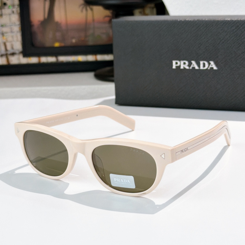 Солнцезащитные очки Prada