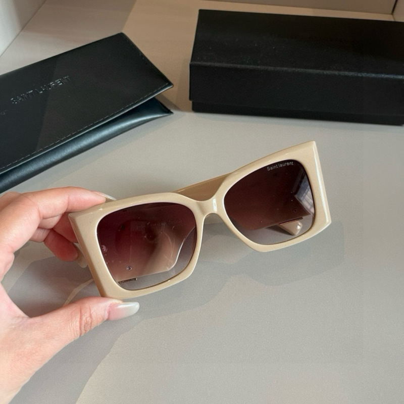 Солнцезащитные очки YSL Saint Laurent