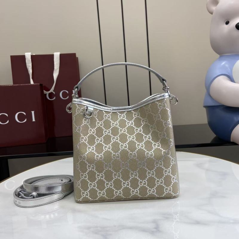 Сумка Gucci с монограммой и ручкой