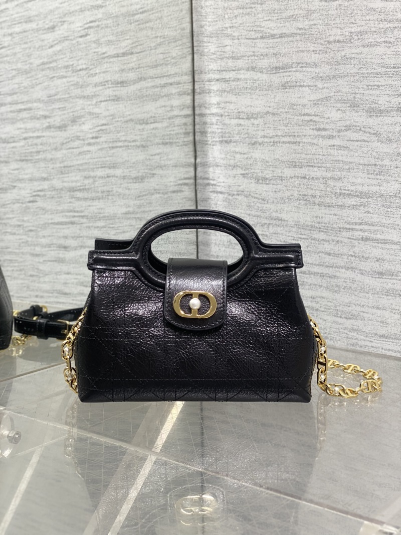 Черная сумка Dior с ручкой и цепью