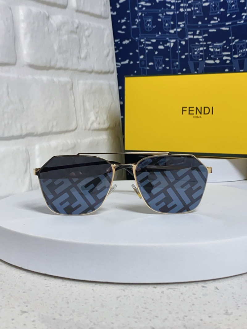 Солнечные очки Fendi золотистая оправа