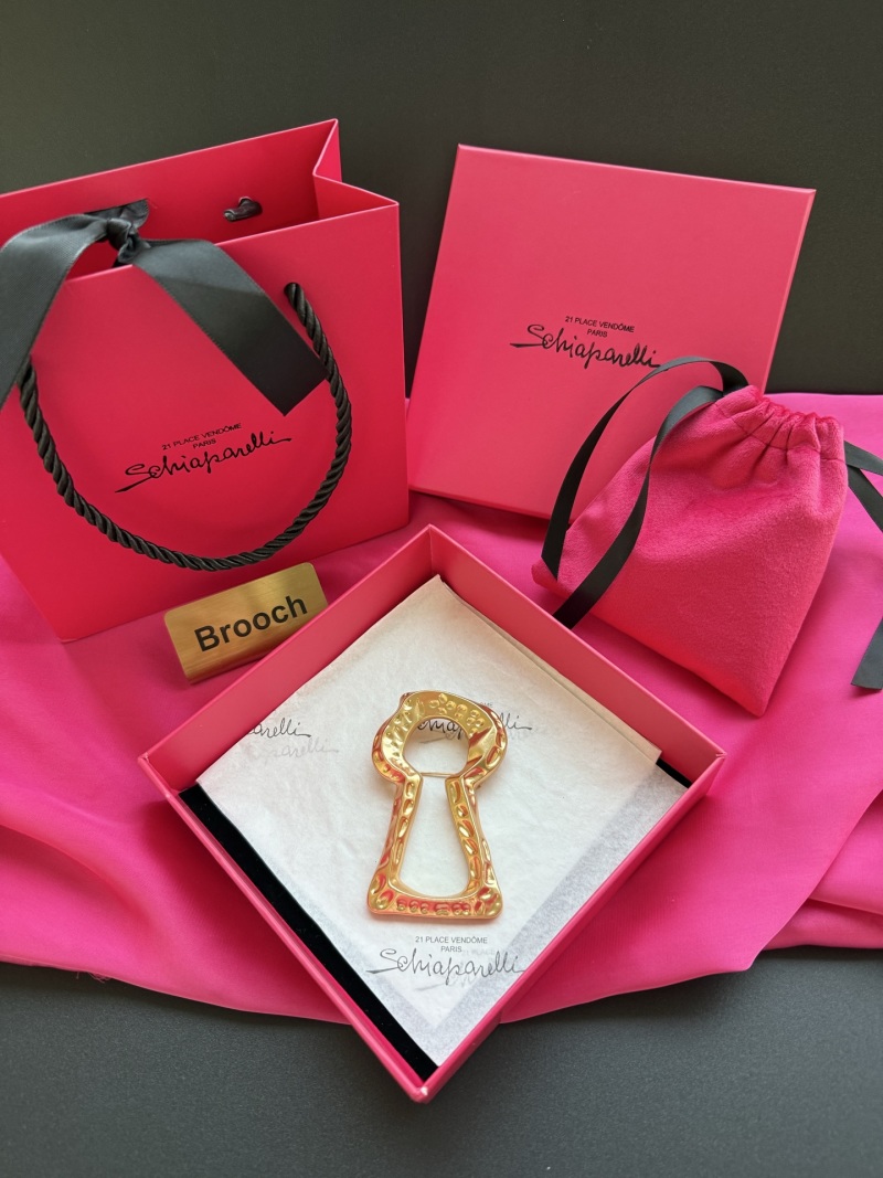 Брошь Schiaparelli в форме ключа