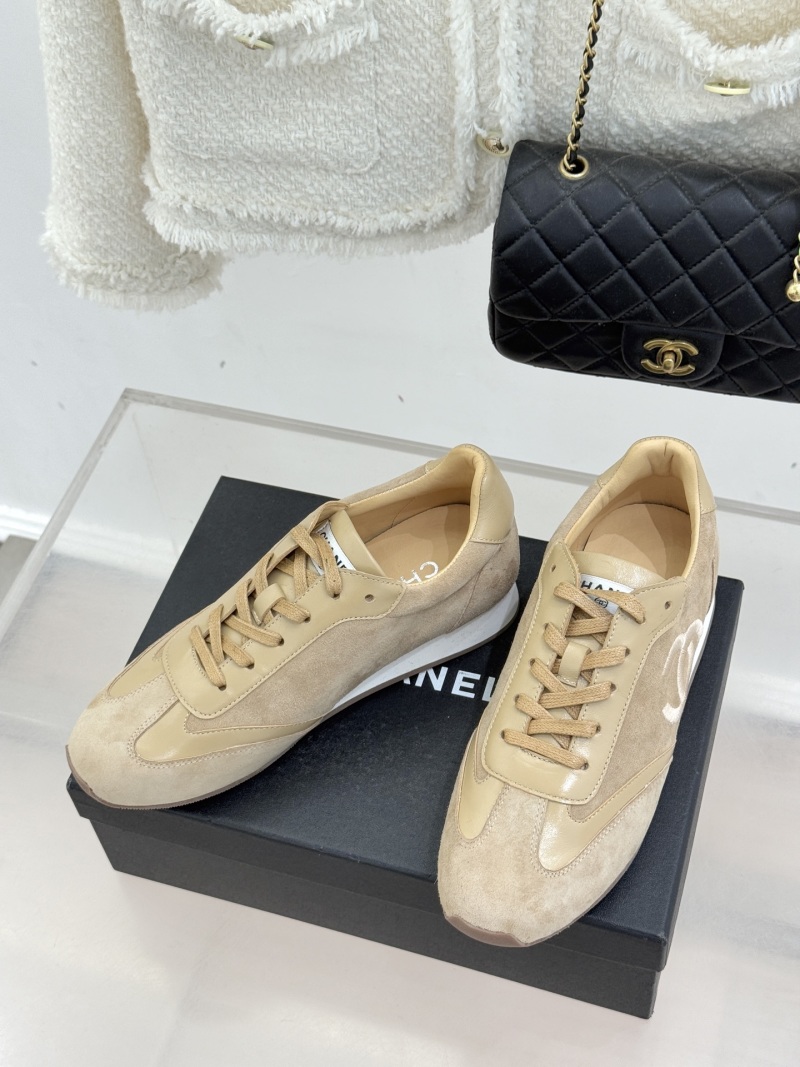 Женские кроссовки в стиле Chanel
