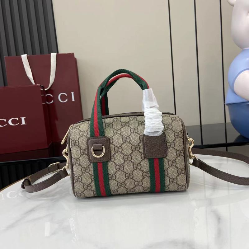 Сумка Gucci с монограммой и ремешком