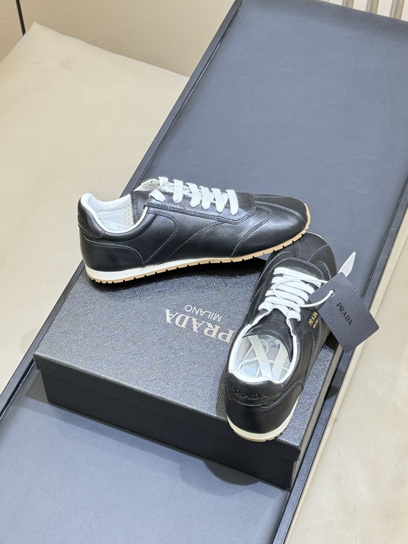 Кроссовки Prada