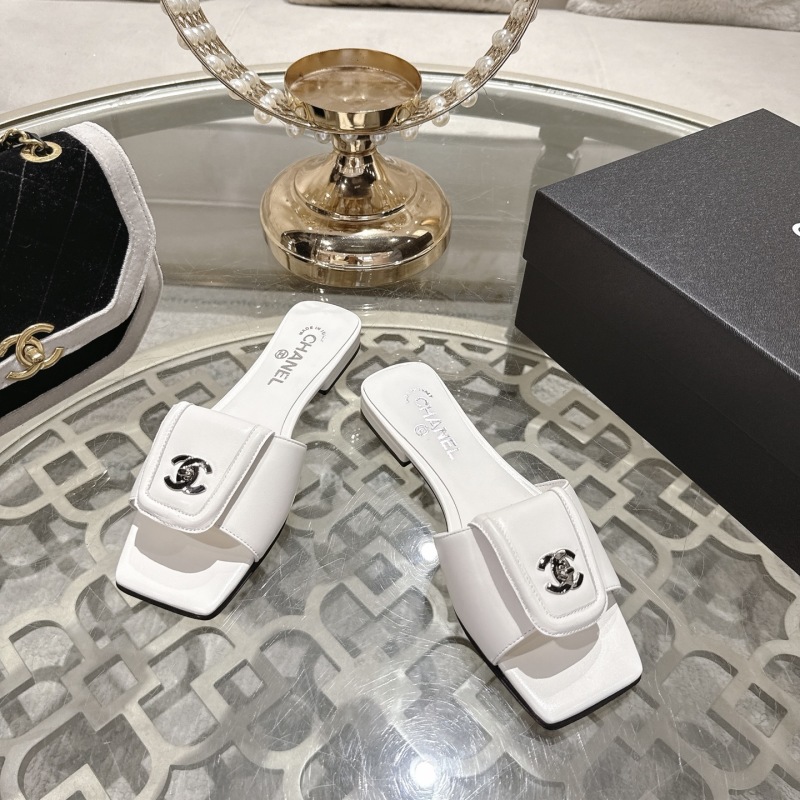 Женские белые кожаные шлёпанцы с двойным логотипом Chanel
