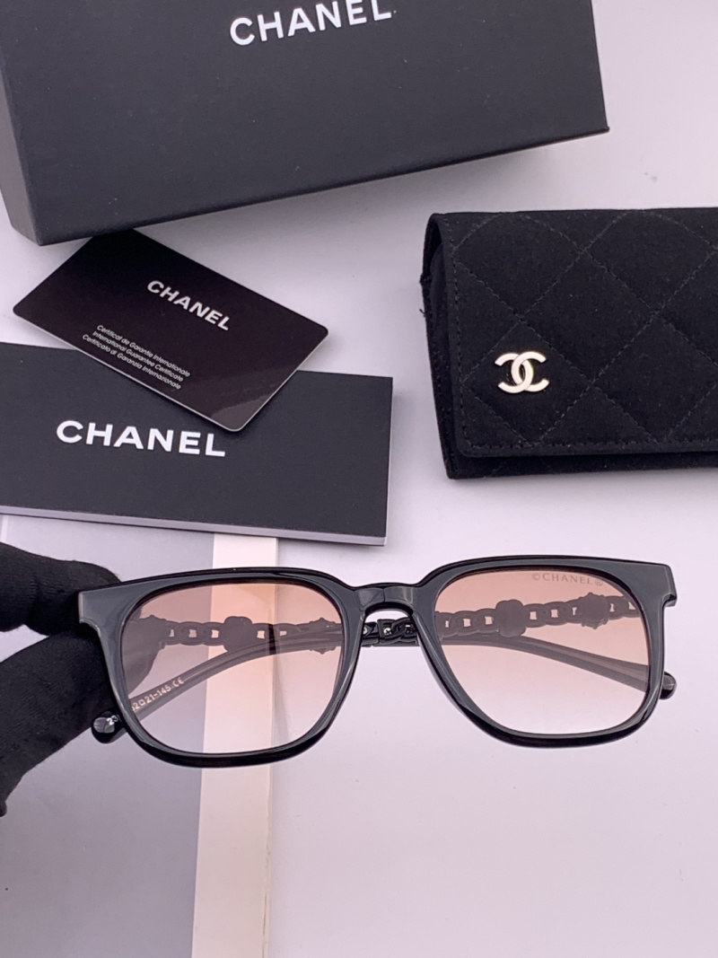Солнцезащитные очки Chanel
