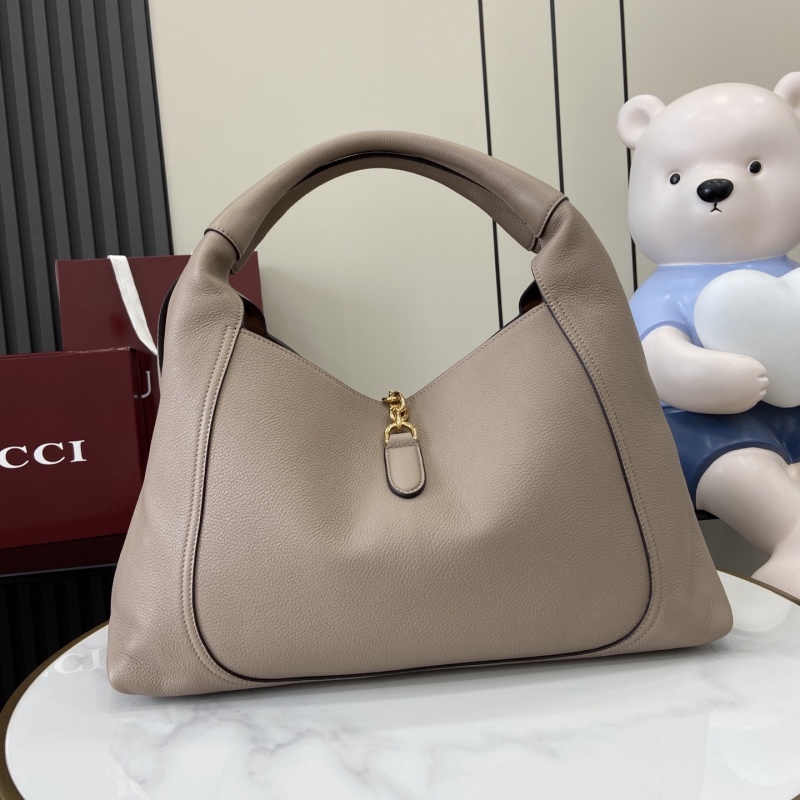 Сумка Gucci с золотой фурнитурой