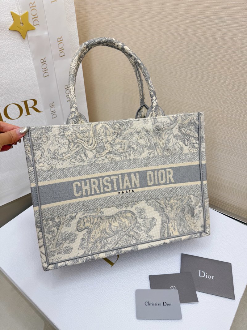 Сумка Christian Dior Book Tote с зоологическим принтом
