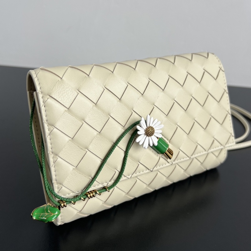Bottega Veneta Andiamo мини-сумка с цветком