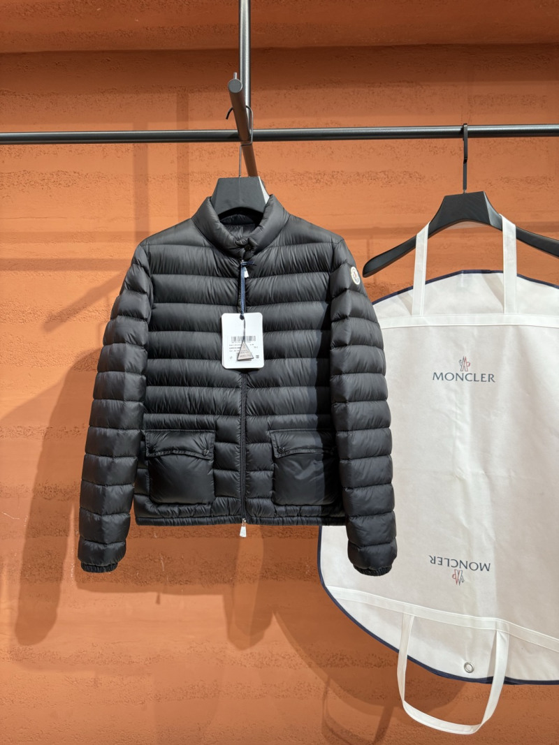 Пуховик Moncler