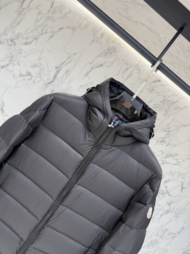 Пуховик Moncler
