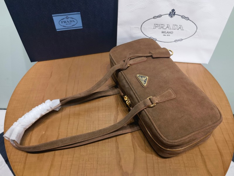 Сумка Prada из замши