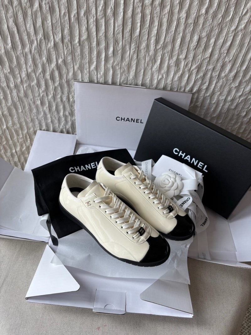 Кроссовки Chanel белые с черным носком