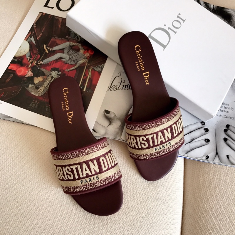 Сандали Christian Dior с вышитым логотипом