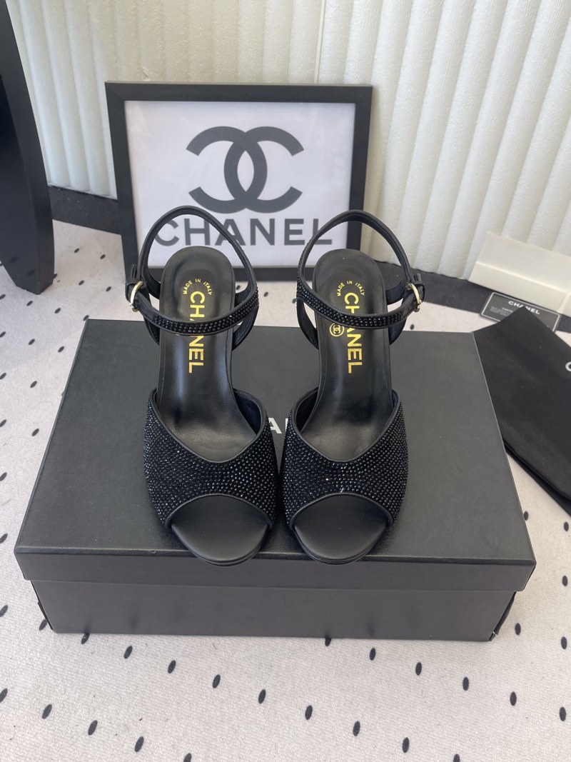 Черные туфли Chanel со стразами на тонком каблуке